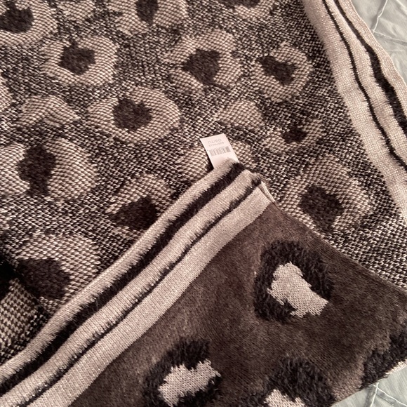 2for $20: Brand new knitted scarf! ๐ค - Picture 5 of 7